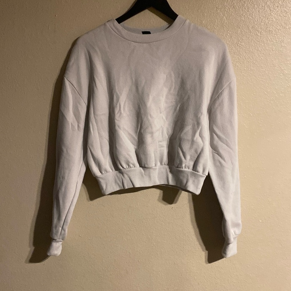 Women’s medium cropped crew neck. Dusty blue